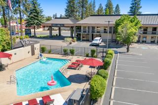 Red Lion Inn & Suites Deschutes River - Bend - Bend - 0