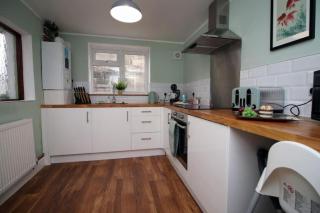 Cosy 1 Bedroom Flat - Minutes walk to the train station -Ideal for Contractors - Business - Family - Bath - 8