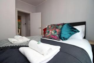 Cosy 1 Bedroom Flat - Minutes walk to the train station -Ideal for Contractors - Business - Family - Bath - 9