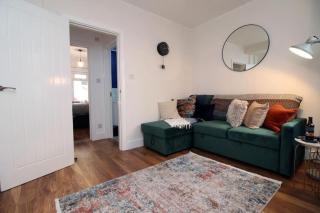 Cosy 1 Bedroom Flat - Minutes walk to the train station -Ideal for Contractors - Business - Family - Bath - 7