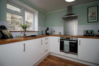 Cosy 1 Bedroom Flat - Minutes walk to the train station -Ideal for Contractors - Business - Family - Bath - 2