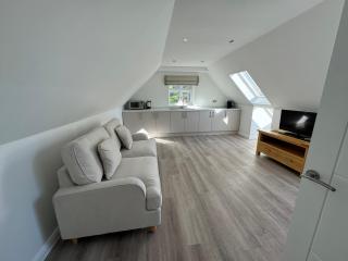 THE STUDIO - Silverstone village - walking distance to track - 2