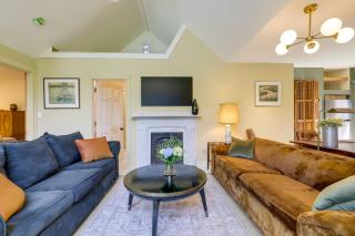 Beautiful and Historic Cottage, Steps to Elm Park - 6