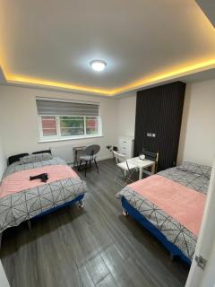 2 bedroom flat - London - 1