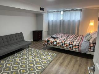 Cozy basement 2 bedroom 2 bath with parking - Richmond Hill - 3