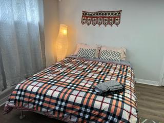 Cozy basement 2 bedroom 2 bath with parking - Richmond Hill - 4
