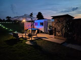 Caravane Seventies avec jacuzzi - Lapalisse - 0