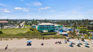 Oceanfront Inn, Inlet View, King Bed, #5 - Fort Pierce - 2