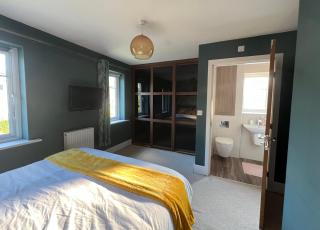 En-suite Room with Super King Size Bed - Free Wifi - Free Parking - Hillsborough - 9