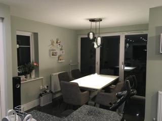 En-suite Room with Super King Size Bed - Free Wifi - Free Parking - Hillsborough - 1