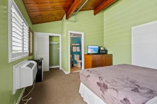 Oceanfront Inn, Standard, King Bed, Inlet View #15 - Fort Pierce - 9