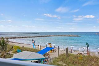 Ocean View Hotel Room with Balcony- King Bed #25 - Fort Pierce - 3