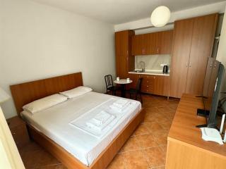 Redi's Seaside Terrace Studio - Durazzo - 8