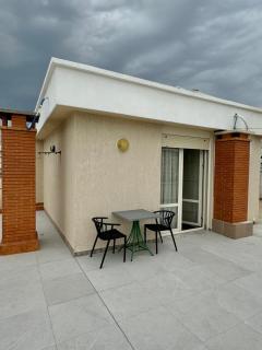 Redi's Seaside Terrace Studio - Durazzo - 2