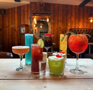 Frankies Wine Bar & Lodge - Disley - 7