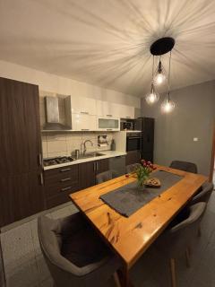Apartments with parking space Jelsa, Hvar - 4040 - 1