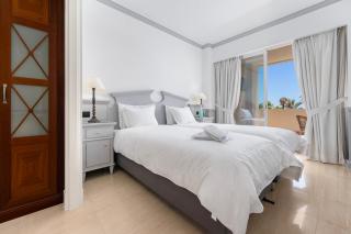 Stunning Renovated 2-bedroom in Golden Mile - 5