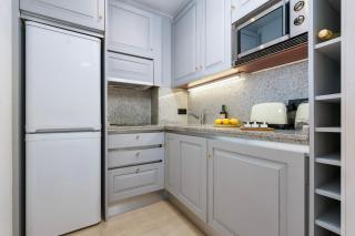 Stunning Renovated 2-bedroom in Golden Mile - Marbella - 3