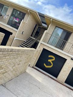 2BD Modern Beautiful Apartment - WiFi - 800m to the Beach - Alexandra Headland - 1