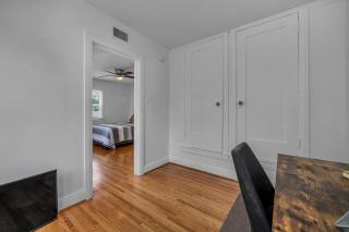 Luxury Two Story 2-Bedroom & Office Near West Hollywood - 8