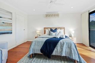 Amelia On Acanthus - 2