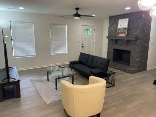 Cozy Contemporary Bungalow - Decatur - 8