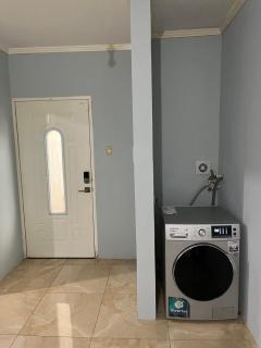 Cozy Stylish Apt New Kingston - 3