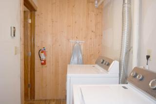 Hillside Haven - Pet Friendly - WiFi - Satellite - Wood Burning Stove - Large Deck - Two Living Rooms - Red River - 9