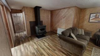 Hillside Haven - Pet Friendly - WiFi - Satellite - Wood Burning Stove - Large Deck - Two Living Rooms - Red River - 2