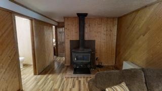 Hillside Haven - Pet Friendly - WiFi - Satellite - Wood Burning Stove - Large Deck - Two Living Rooms - Red River - 1