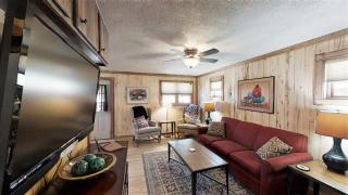 Knotty & Nice - Pet Friendly - Fireplace - Washer - Dryer - Grill - Red River - 9