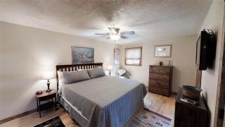 Knotty & Nice - Pet Friendly - Fireplace - Washer - Dryer - Grill - Red River - 2