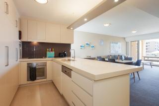 Cote D'Azure, 13 61 Donald Street - Lovely unit air con, Wi-Fi, secure parking, complex lift and pool - Nelson Bay - 7