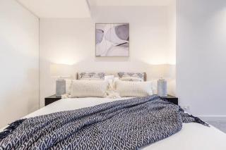 Earthy Retreat in Melb's Shopping Hub with Views - 1