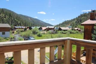 Little Fanny - Pet Friendly - Satellite - Fireplace - Grill - Close to Everything - Red River - 3