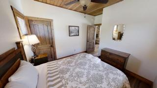Lost in Paradise - Pet Friendly - Hot Tub - WiFi - Fireplace - Grill - On the River - Fire Pit - Red River - 4