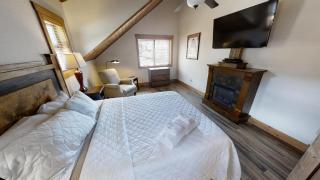 Lost in Paradise - Pet Friendly - Hot Tub - WiFi - Fireplace - Grill - On the River - Fire Pit - Red River - 1