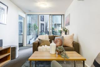 Groovy Apt near Casino w Parking & Heated Pool - Melbourne - 0