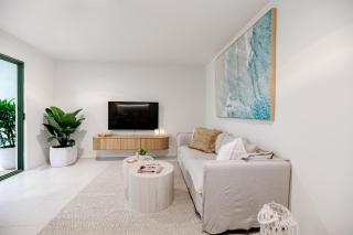 Chez Belle, Noosa's Luxe Coastal Collection - Sunshine Beach - 1
