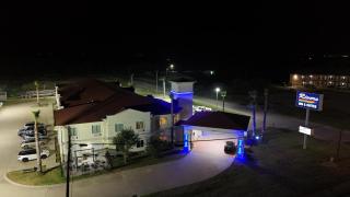 Rivers Inn and Suites - 7