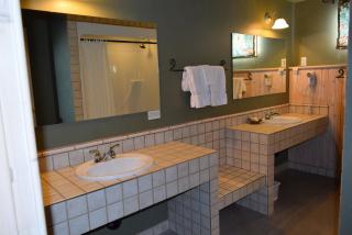 Retreat Wilderness Inn - Nimpo Lake - 2