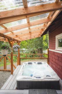 Cozy cabin on the Olympic Peninsula, Hot Tub - 6