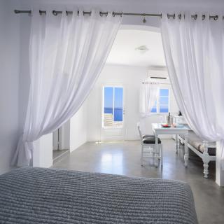Thirea Studios - Oia - 9