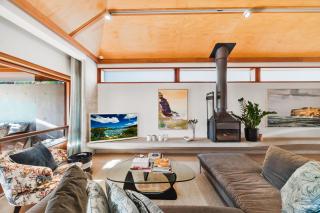 Stunning 3-BR Architectural Gem - Sydney - 5