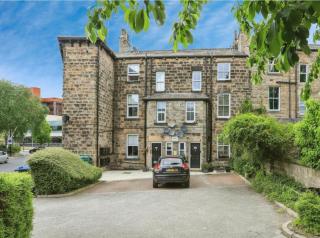 Harrogate Self Catering - Harrogate Convention View Suite - 5 En-suite Bedrooms - 9