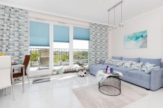 Stylish Seaside Apartment with Terrace & Parking in Jastrzębia Góra by Noclegi Renters - Jastrzębia Góra - 0