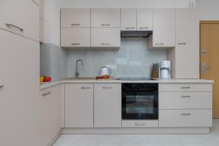 Stylish Seaside Apartment with Terrace & Parking in Jastrzębia Góra by Noclegi Renters - Jastrzębia Góra - 4