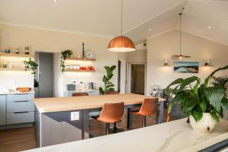 Upmarket modern beautiful home - 7