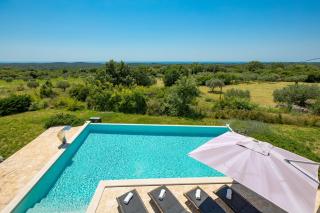 Villa Plava with Panoramic Seaview and big pool - Bale - 7