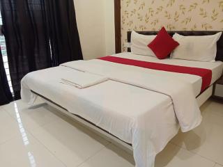 Mount View lodging & Resto - Pune - 7